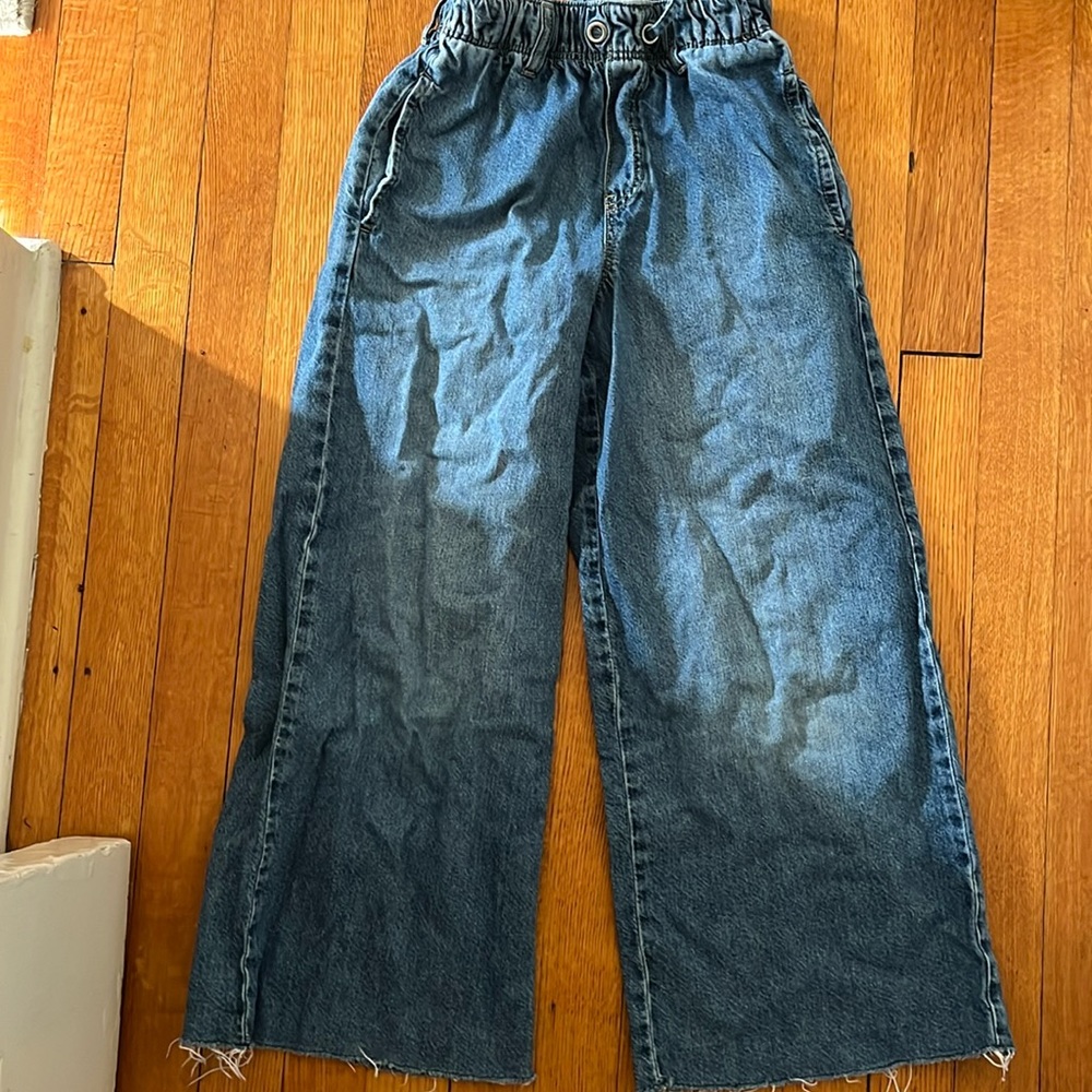 Nice pair of Zara kids wide leg jeans, cinch top. Size 10